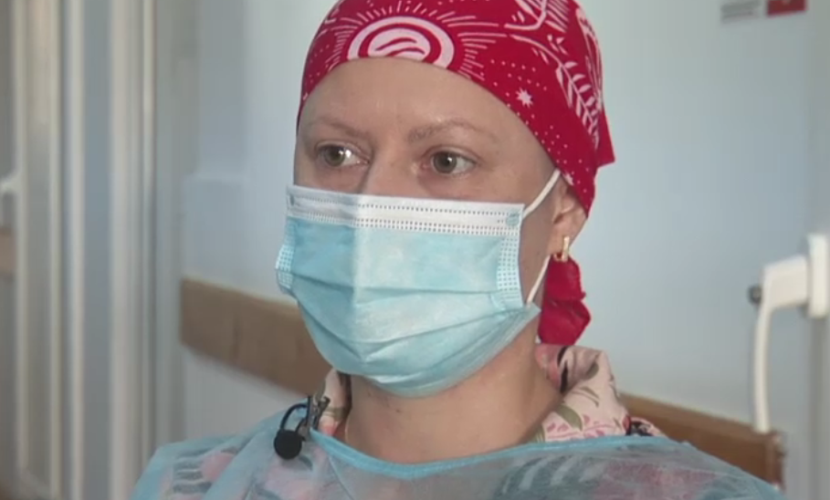 Motivul pentru care o femeie cu leucemie nu poate beneficia de tratament: Astept de 5 luni. Am o fetita de un an, ma asteapta acasa