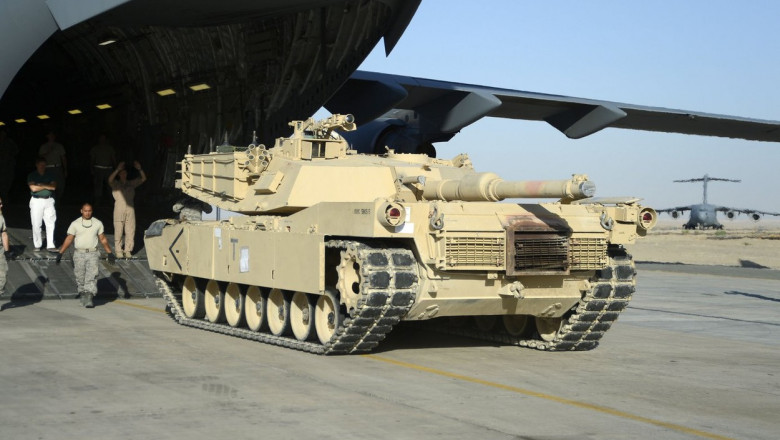 Tancul M1 Abrams are aproape 62 de tone.
