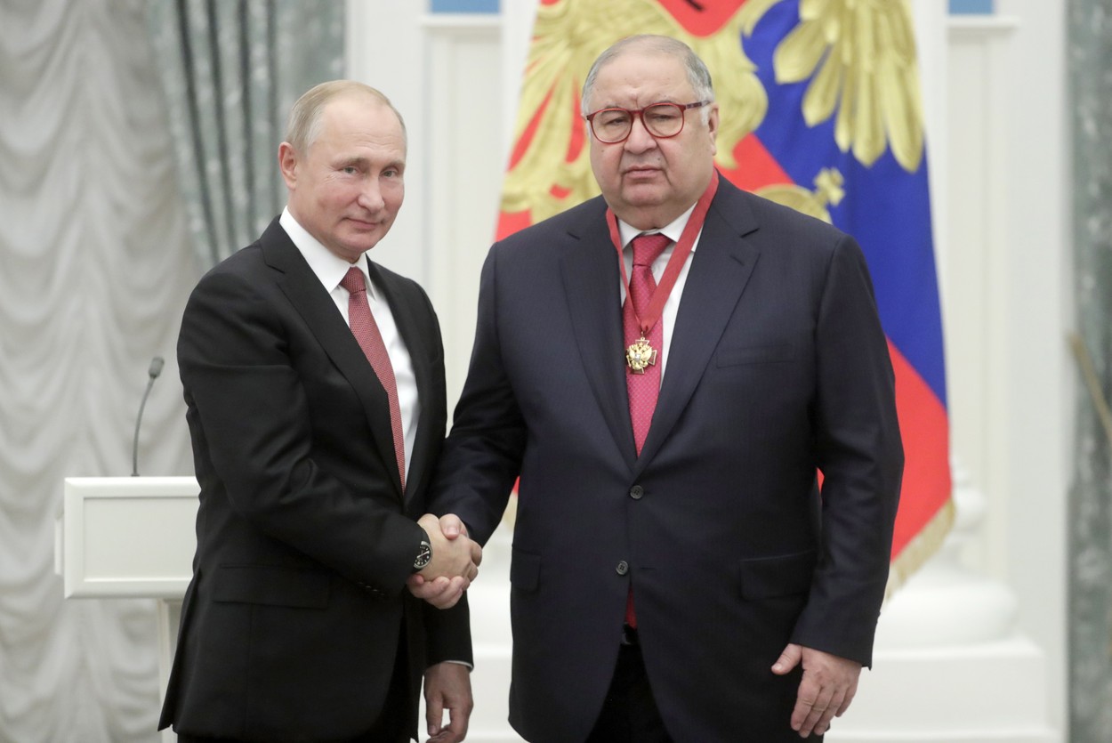 Sute de polițiști percheziționează proprietățile lui Alișer Usmanov din Germania. Acuzațiile care i se aduc oligarhului rus