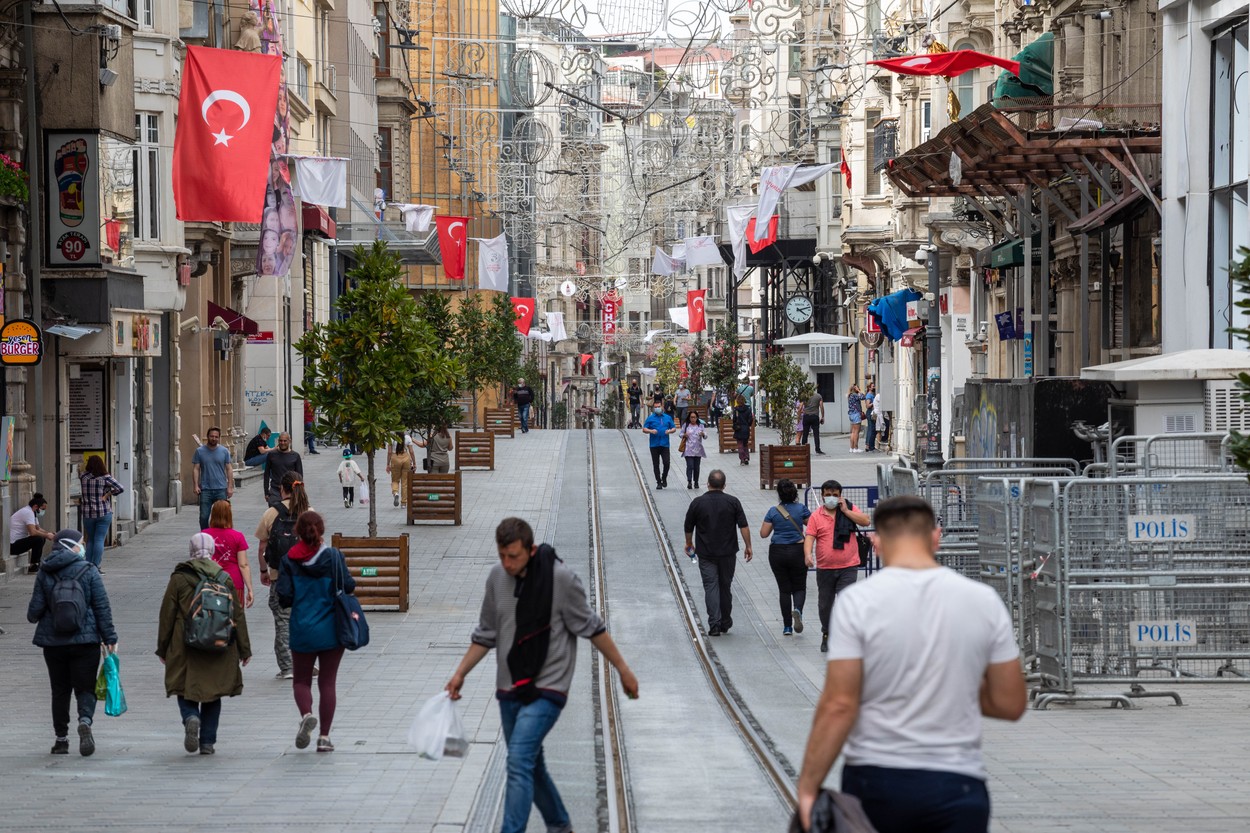 Cum a fost primit la Istanbul anunțul lui Putin de mobilizare. Rușii care s-au ascuns acolo își verifică speriați avizele medicale