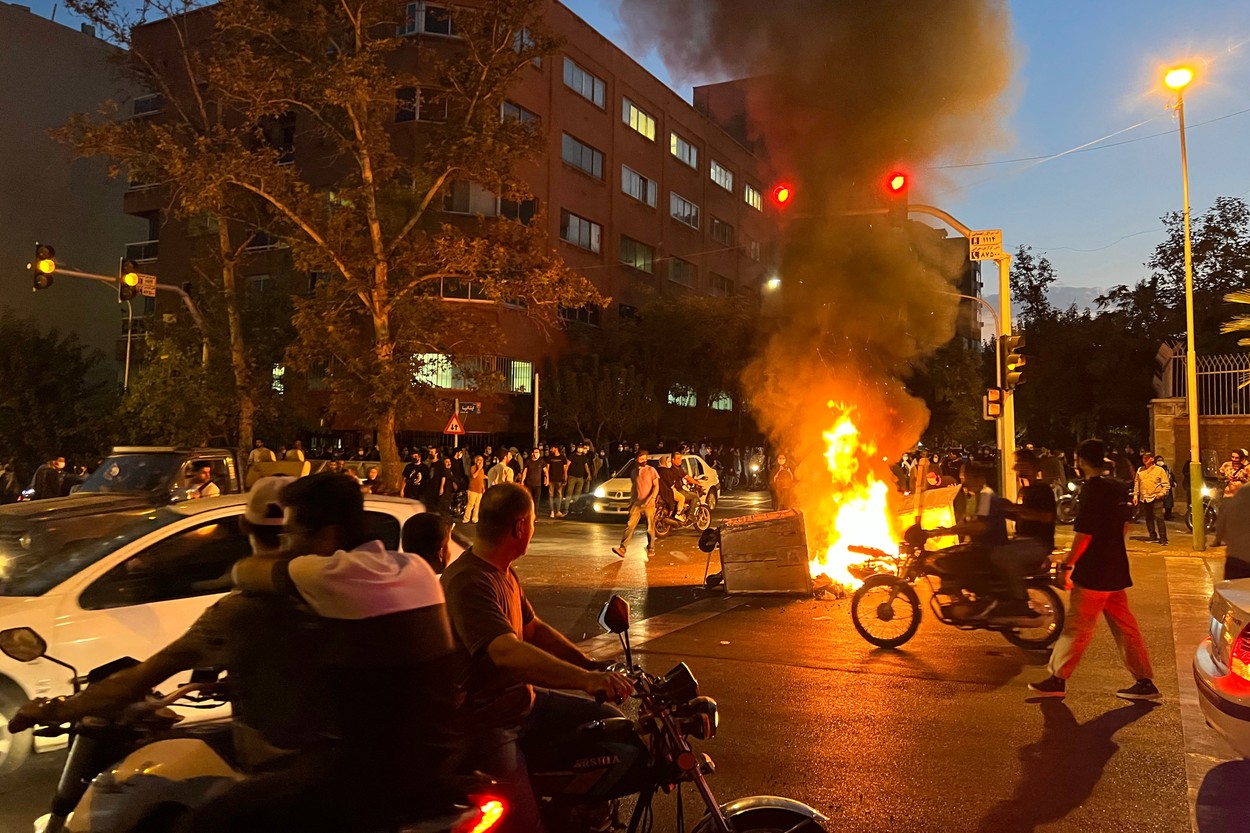 Protestele se intensifică în Iran. Guvernul a blocat accesul la Instagram de frica escaladării tensiunilor