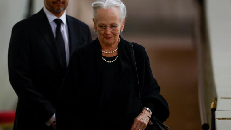 Regina Danemarcei, îmbrăcată în negru, la funeraliile Reginei Elisabeta a II-a