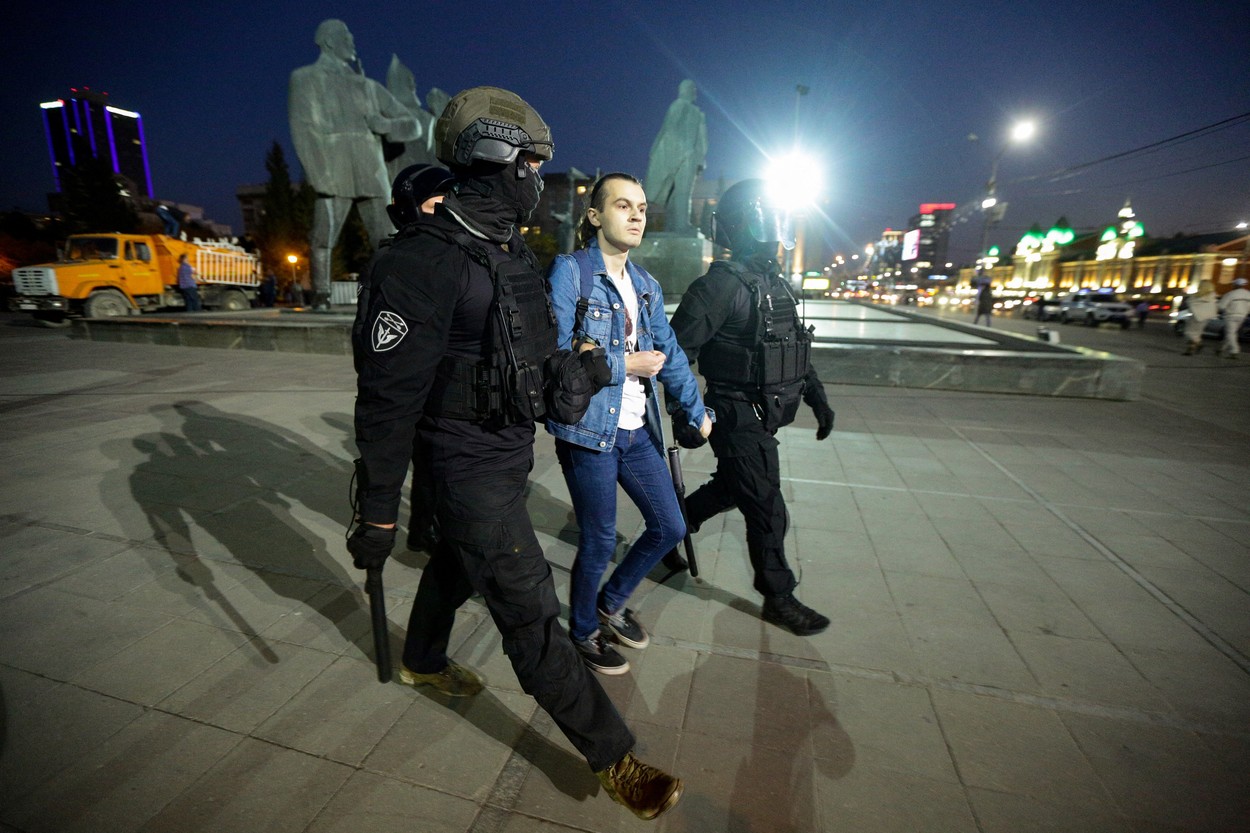 Proteste în Rusia: „Nu trebuie să mori pentru Putin”. Forțele de ordine arestează oamenii, procurorii amenință cu 15 ani de închisoare