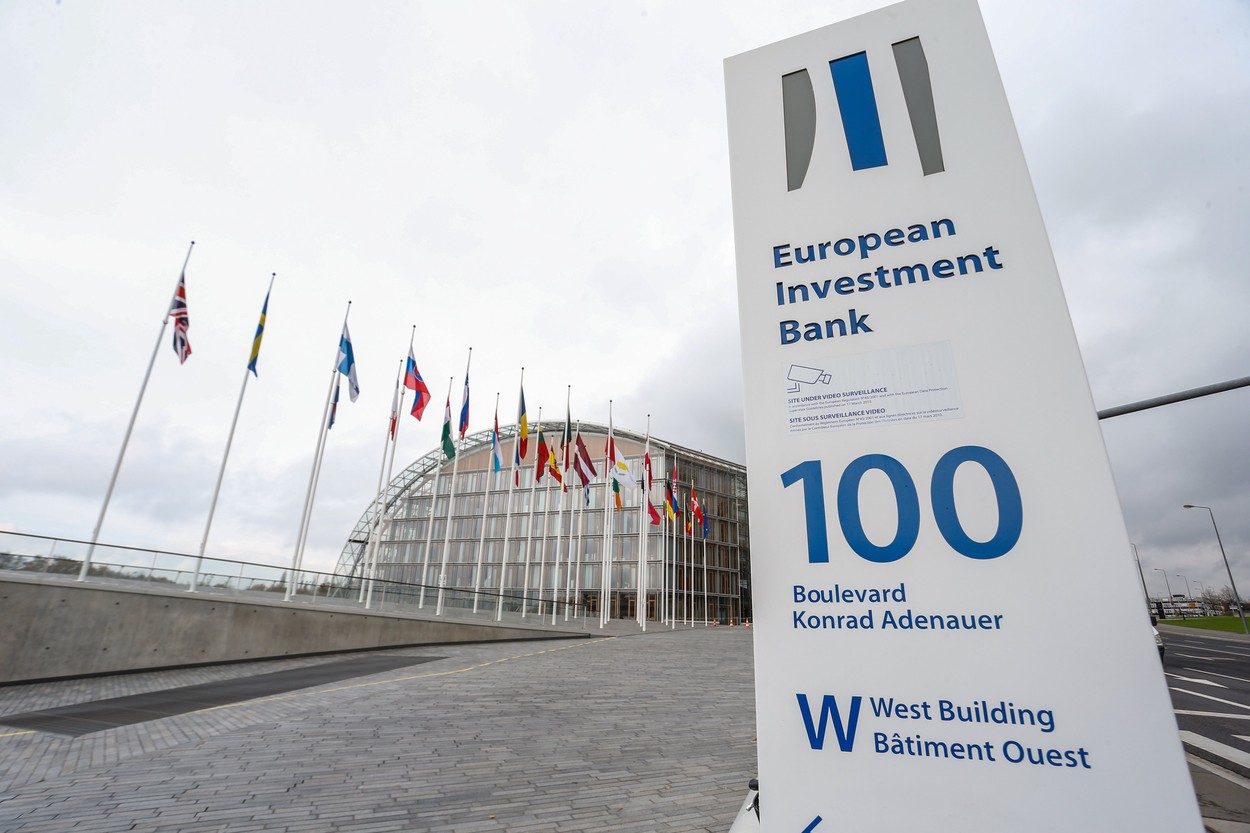 România vrea să împrumute 4 miliarde de euro de la BEI, pentru finanţarea unor investiţii din PNRR