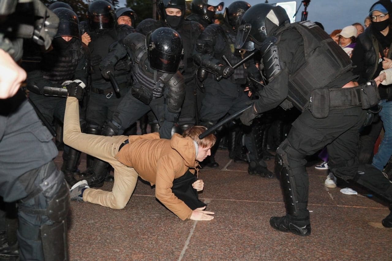 Proteste în Rusia: „Nu trebuie să mori pentru Putin”. Peste 1.000 de oameni arestați, procurorii amenință cu 15 ani de închisoare
