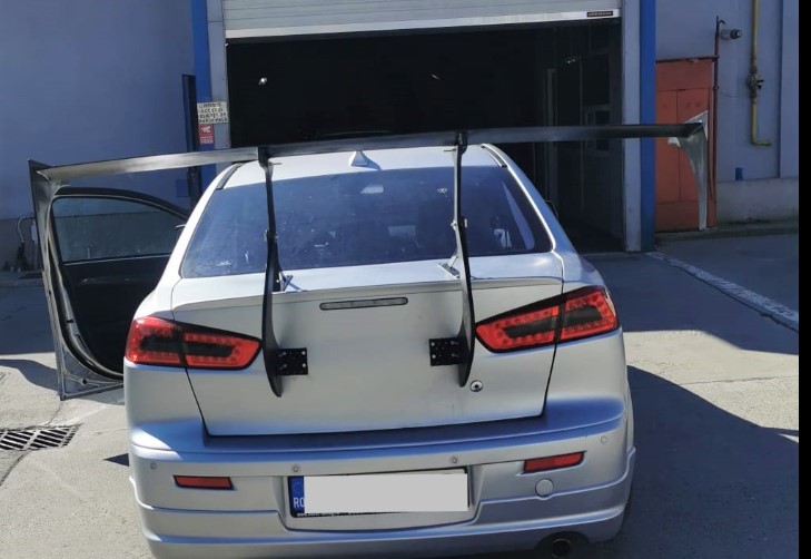 FOTO Cum s-a prezentat un șofer din Tulcea la RAR pentru omologare: „Am văzut așa uscător de rufe în Ferentari”