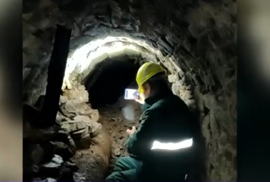 Imagini cu tunelul care se surpă sub lacul de acumulare de la Roșia Montană