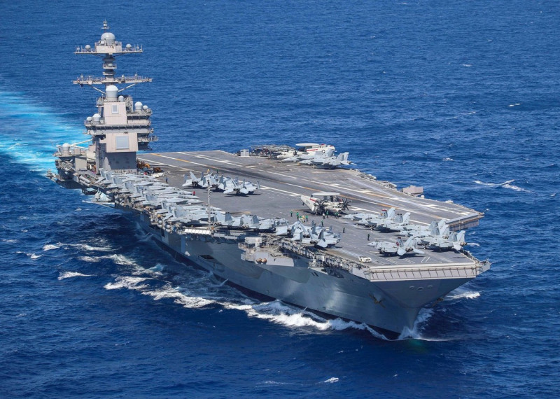 USS Ford, United States. 16 April, 2022. The U.S. Navy USS Gerald R. Ford, lead ship in the Ford Class Aircraft Carriers, underway with Carrier Air Wing 8, during carrier qualifications, April 16, 2022 in the Atlantic Ocean. Credit: MC2 Riley McDowell/Pl