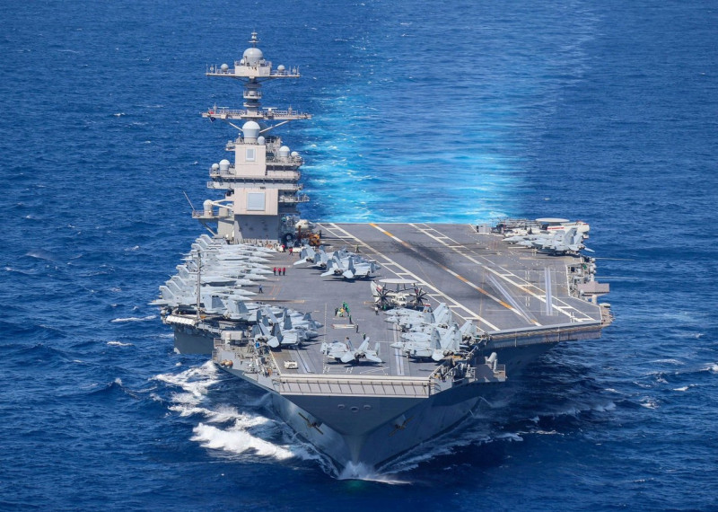 USS Ford, United States. 16 April, 2022. The U.S. Navy USS Gerald R. Ford, lead ship in the Ford Class Aircraft Carriers, underway with Carrier Air Wing 8, during carrier qualifications, April 16, 2022 in the Atlantic Ocean. Credit: MC2 Riley McDowell/Pl