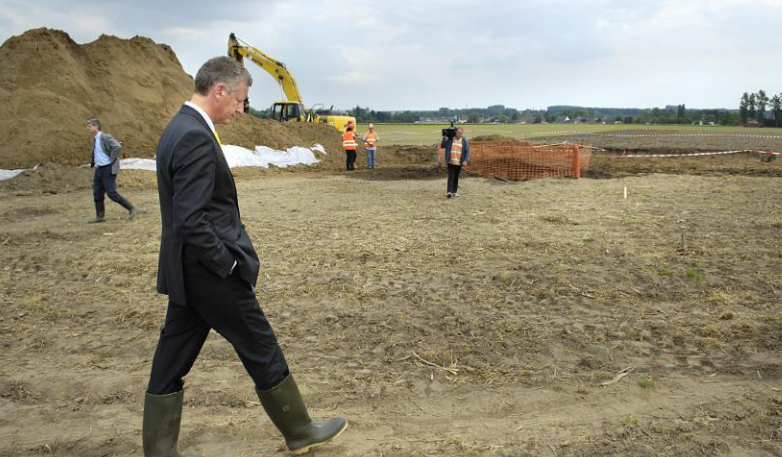 Român implicat în furtul a peste 2 milioane de litri de kerosen dintr-o conductă NATO, în Belgia