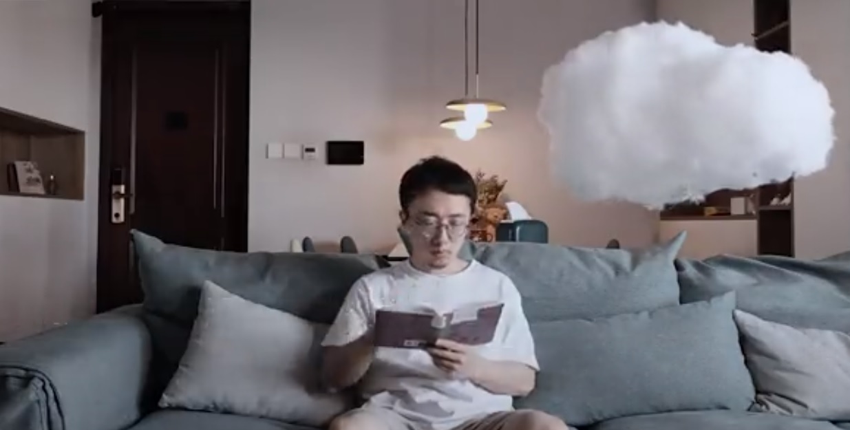 Un chinez a creat un nor artificial pe post de animal de companie