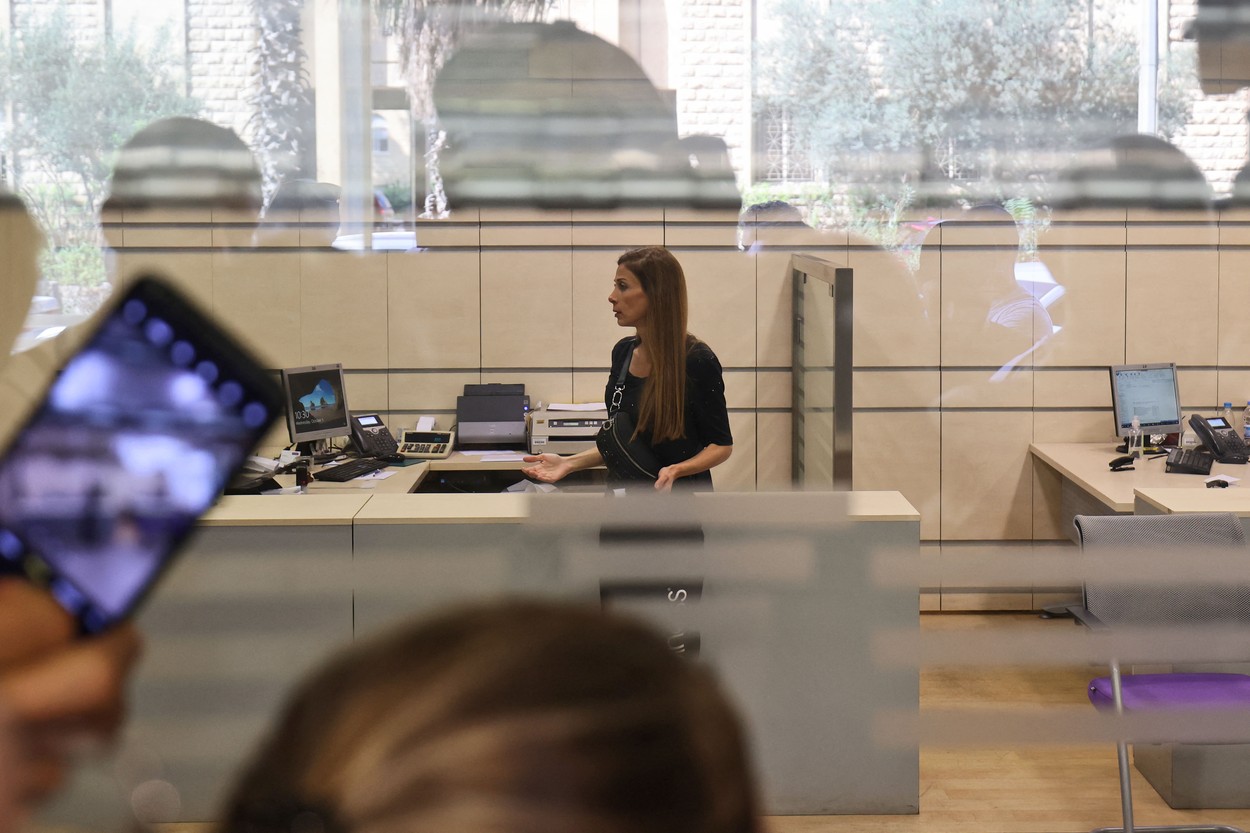 În Liban, nici parlamentarii nu mai au bani. Gestul unei deputate căreia banca i-a înghețat economiile