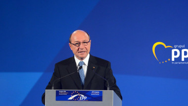 Fostul președinte Traian Băsescu vorbeste la tribună