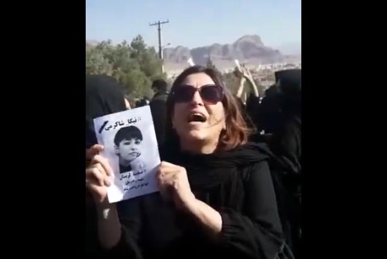 Teroarea din Iran. Cadavrul unei fete de 16 ani ucisă la proteste a fost furat de autorități și îngropat în secret