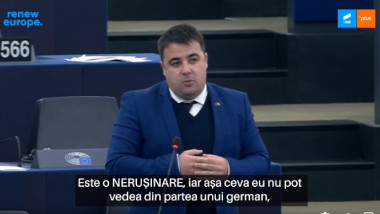 Vlad Botoș tine un discurs la parlamentul european