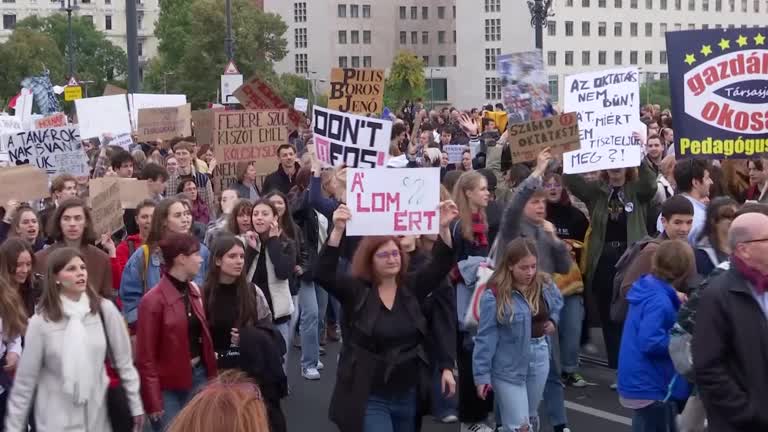 Proteste de amploare la Budapesta. Studenții au blocat centrul orașului