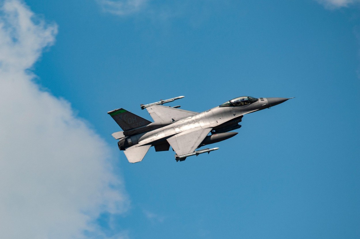 Piloţii ucraineni încep luna viitoare pregătirea în SUA pentru a zbura pe avioane F-16 (Pentagon)