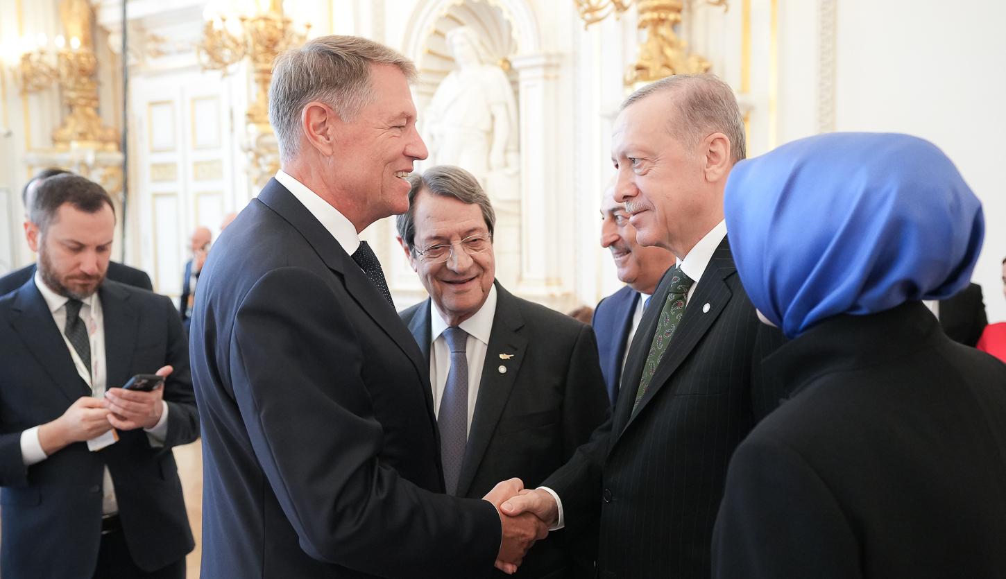 Iohannis îl felicită pe Erdogan pentru realegerea în funcţie