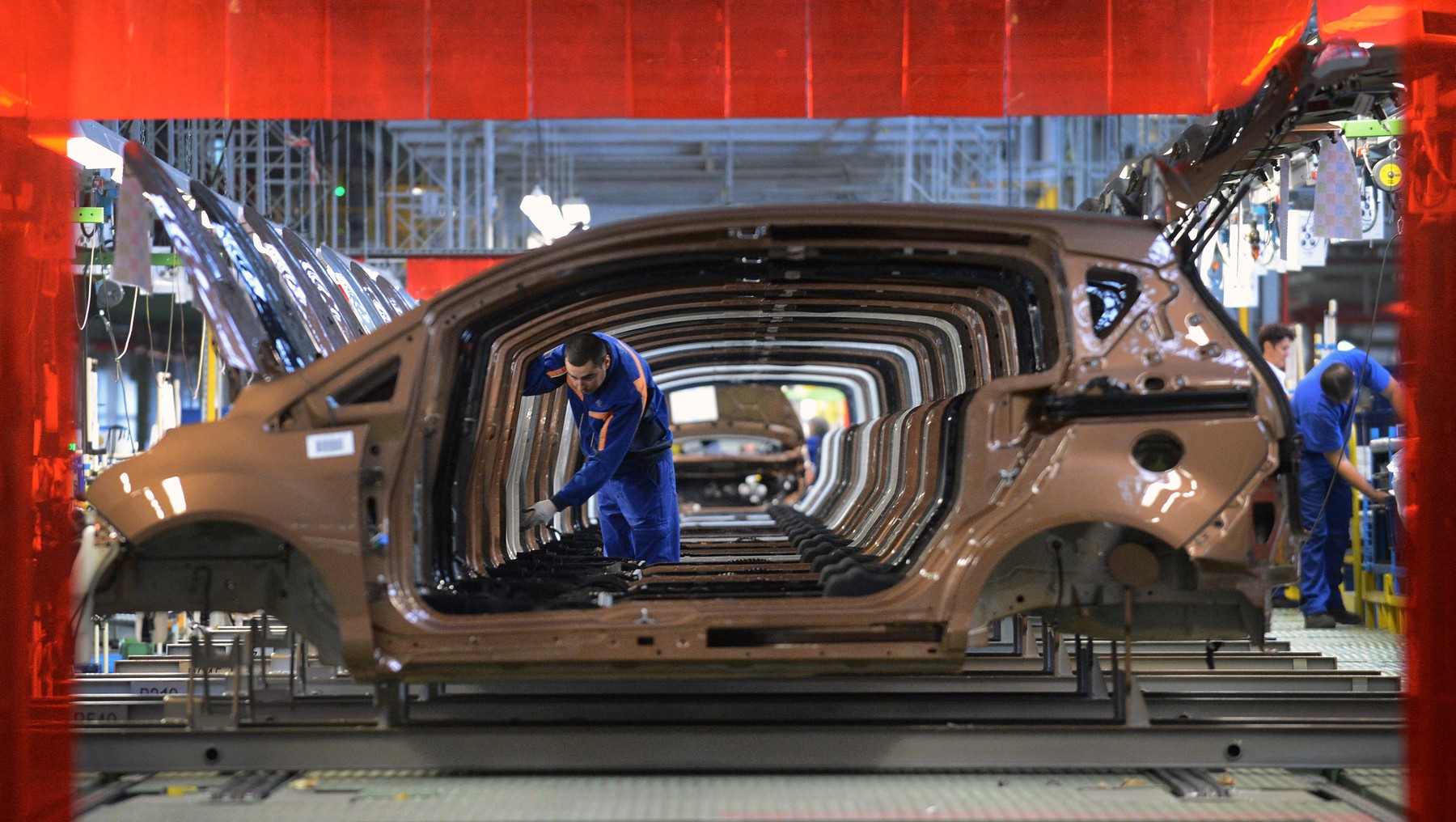 Ministrul economiei: Toate autovehiculele livrate în Europa conţin cel puţin o piesă realizată în România