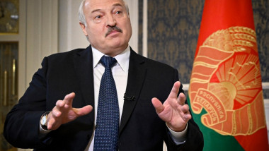 Aleksandr Lukașenko gesticulează