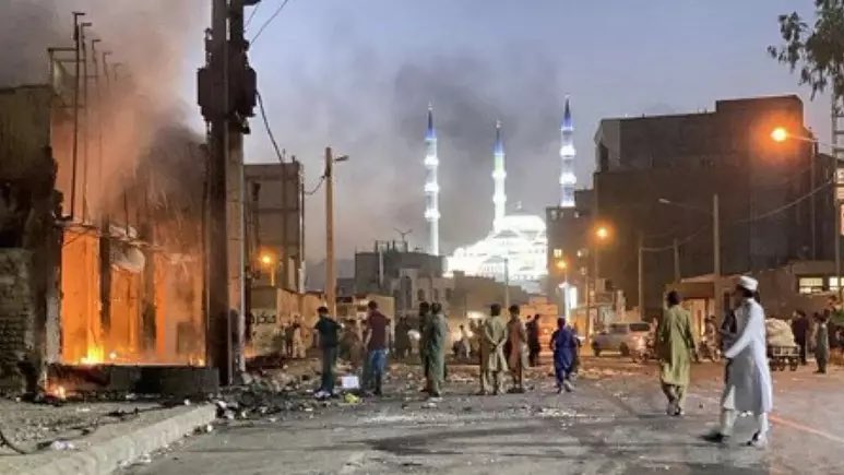 Un polițist a violat o fată de 15 ani. Noul scandal care intensifică revoltele din Iran: 82 de morți, printre care și copii