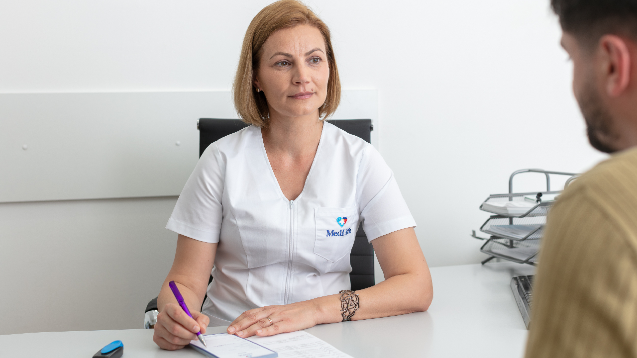 Riscurile autodiagnosticării și automedicației: Același simptom poate să apară în cinci boli diferite, cu tratamente complet diferite