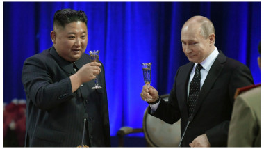 Kim Jong Un și Vladimir Putin la un pahar de șampanie