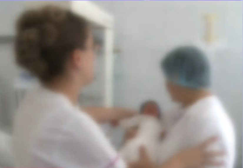 Un medic de la Maternitatea Polizu a fost pus sub acuzare pentru tentativă de omor, după ce a declarat mort un bebeluș născut prematur