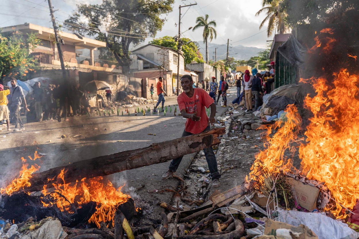 Haiti cere o intervenție militară internațională după ce bandele mafiote i-au blocat economia și au provocat o criză umanitară uriașă