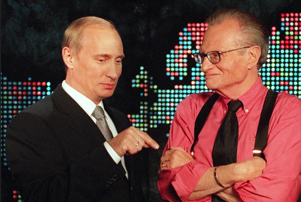 Vladimir Putin, portretul unui dictator previzibil. Ce i-a răspuns lui Larry King când jurnalistul l-a întrebat despre submarinul Kursk