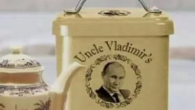 Cutie de ceai cu poza lui Putin.