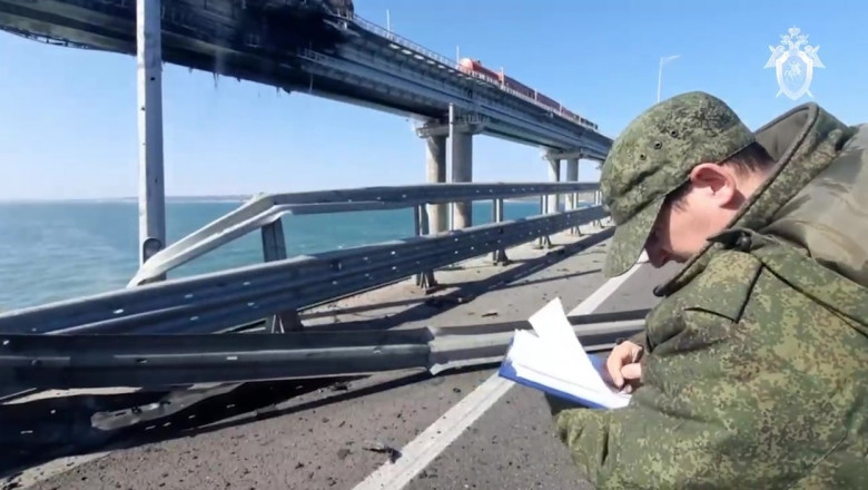 militar rus estimează pagubele produse în urma exploziei de pe podul Kerci