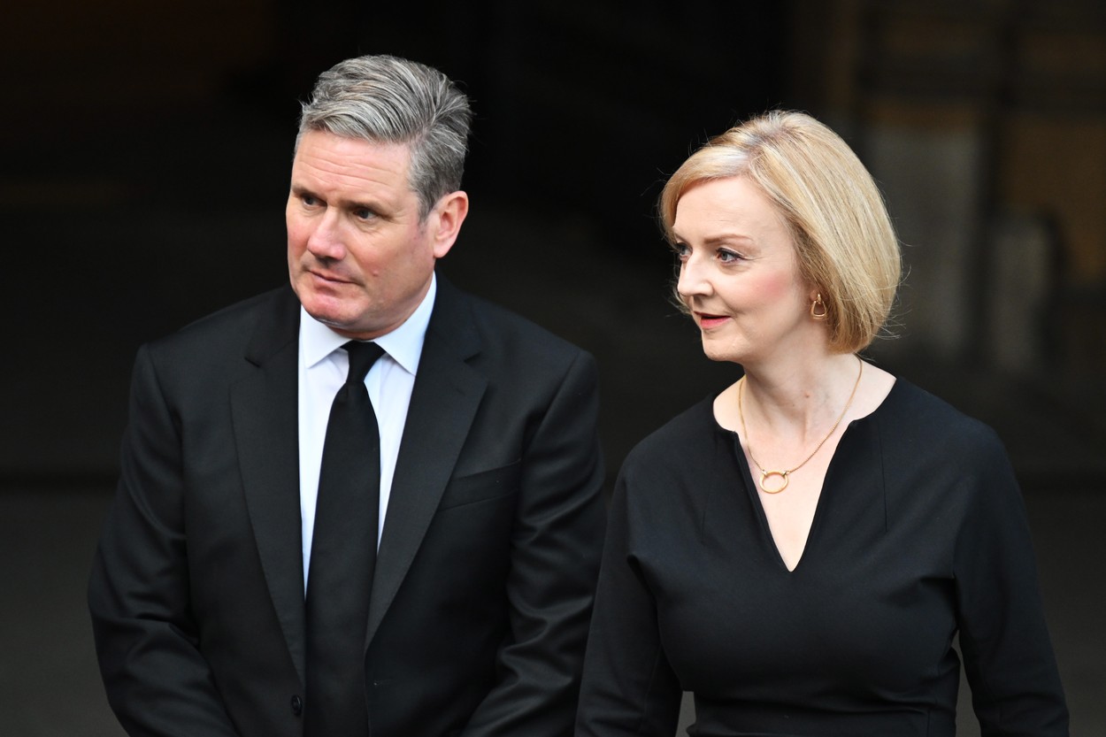 Liz Truss, acuzată că a detonat în stil „kamikaze” economia britanică. Șefa guvernului UK, pusă la zid în prima apariție în Parlament