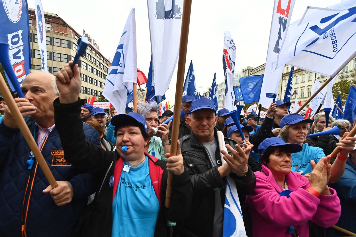 Mii de oameni au participat la proteste „împotriva sărăciei”, în Cehia și Solvacia