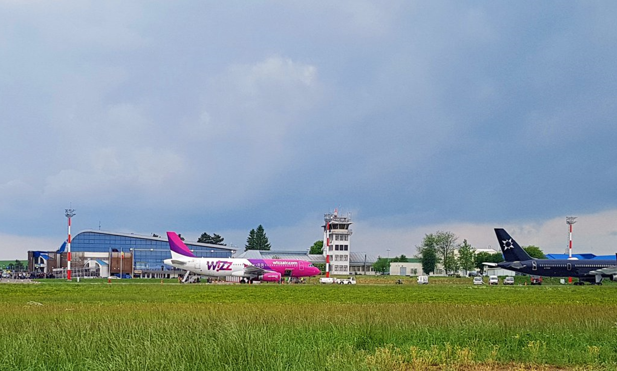 Avionul în care pasagerii au început să leșine din cauza căldurii a plecat din Suceava abia după 24 de ore