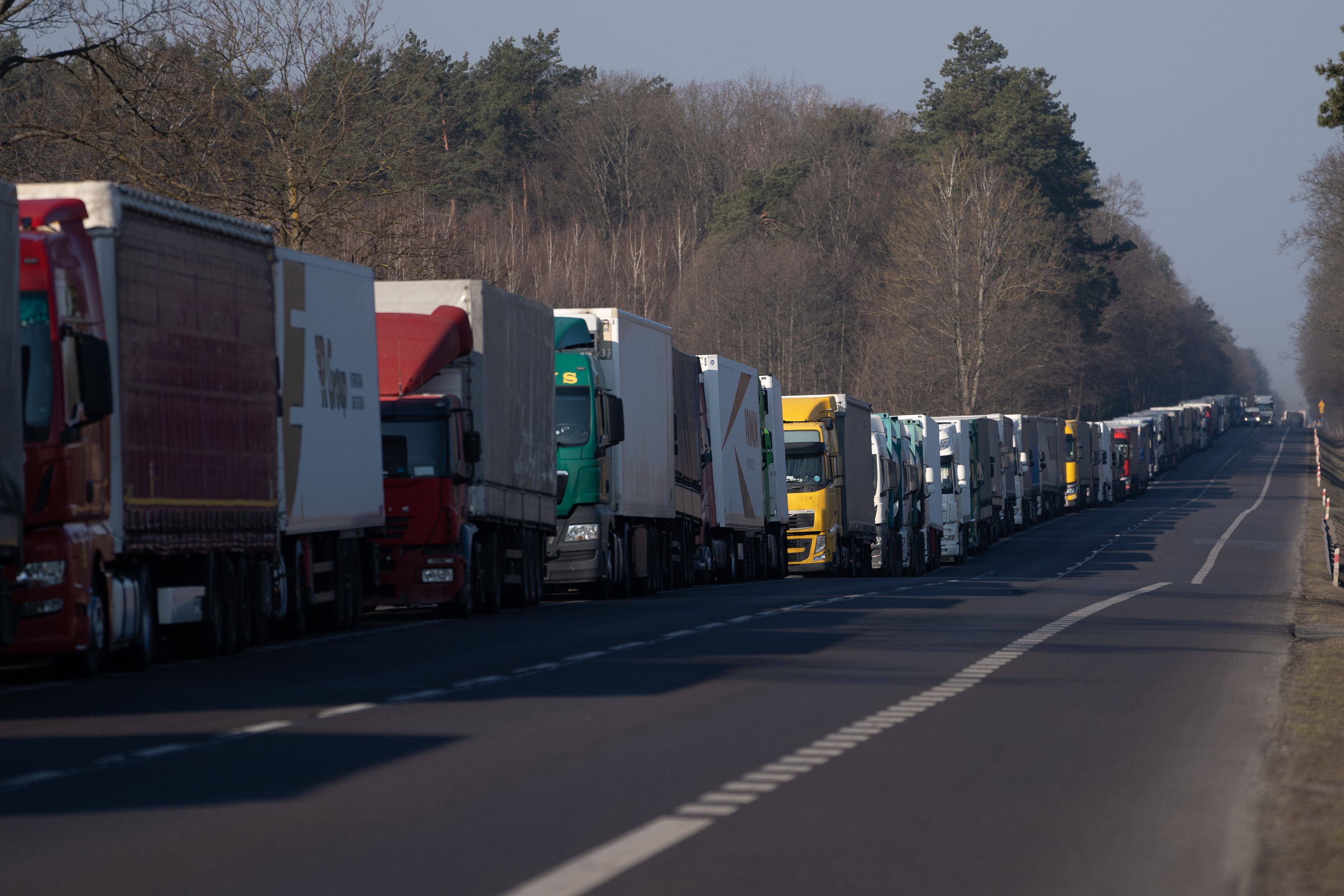 Rusia interzice circulația camioanelor înmatriculate în Europa