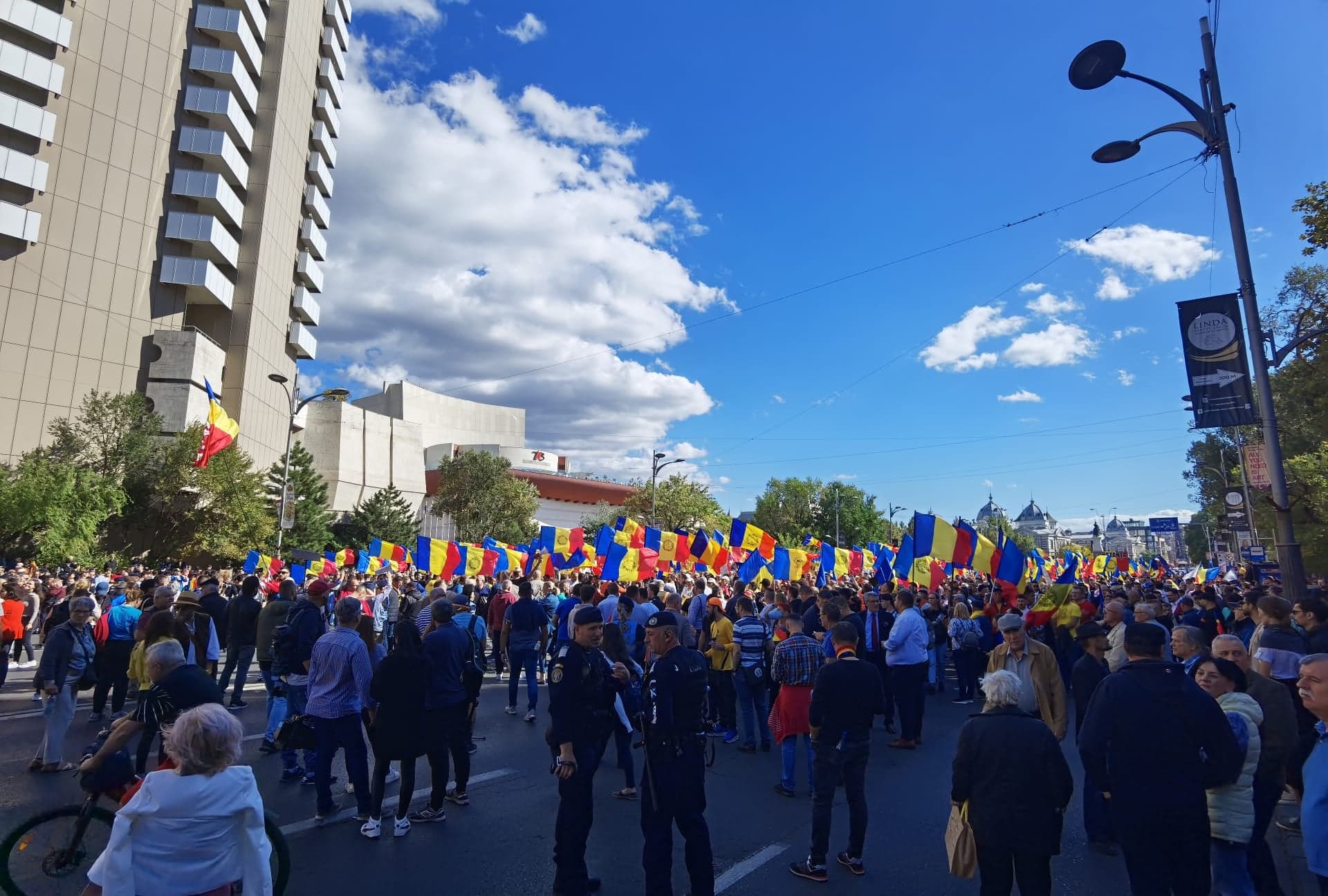 George Simion a blocat circulația în centrul Bucureștiului. El i-a chemat pe membrii AUR la un protest „fără însemne de partid”