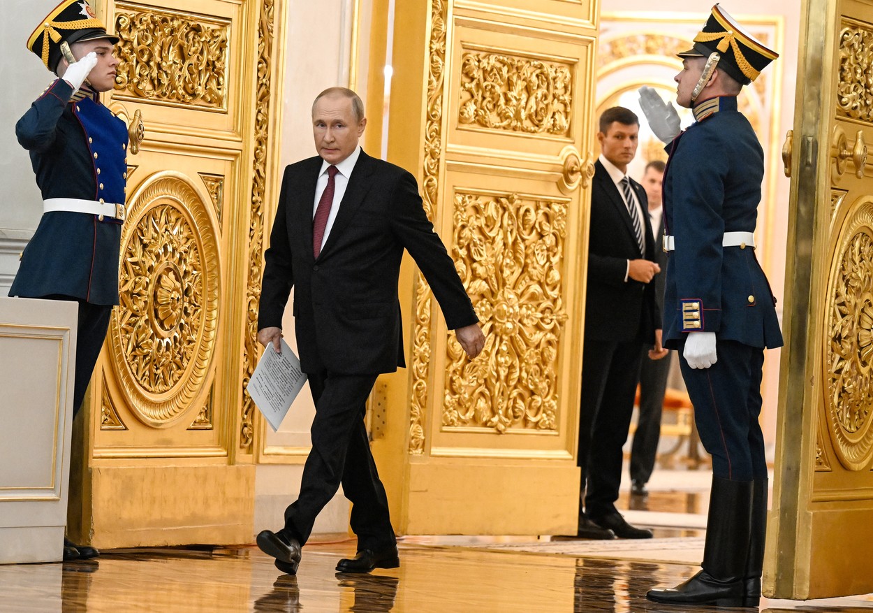 Putin ar avea cel puțin trei dubluri: „Au comportamente diferite, uneori chiar înălțimi diferite”