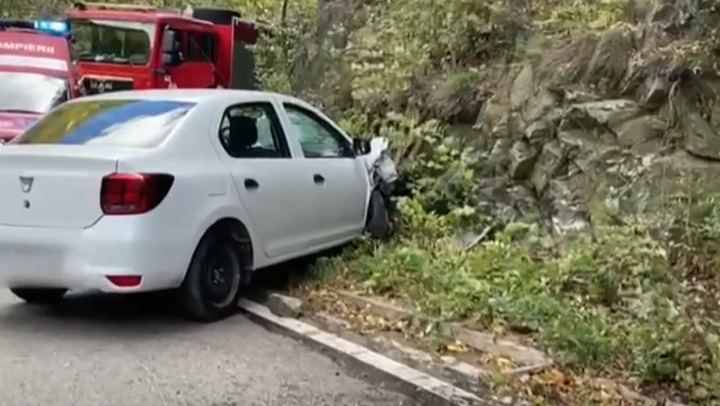 CNAIR anunță verificări pe drumurile din zonele montane, după ce un șofer a fost ucis de un bolovan în Defileul Jiului
