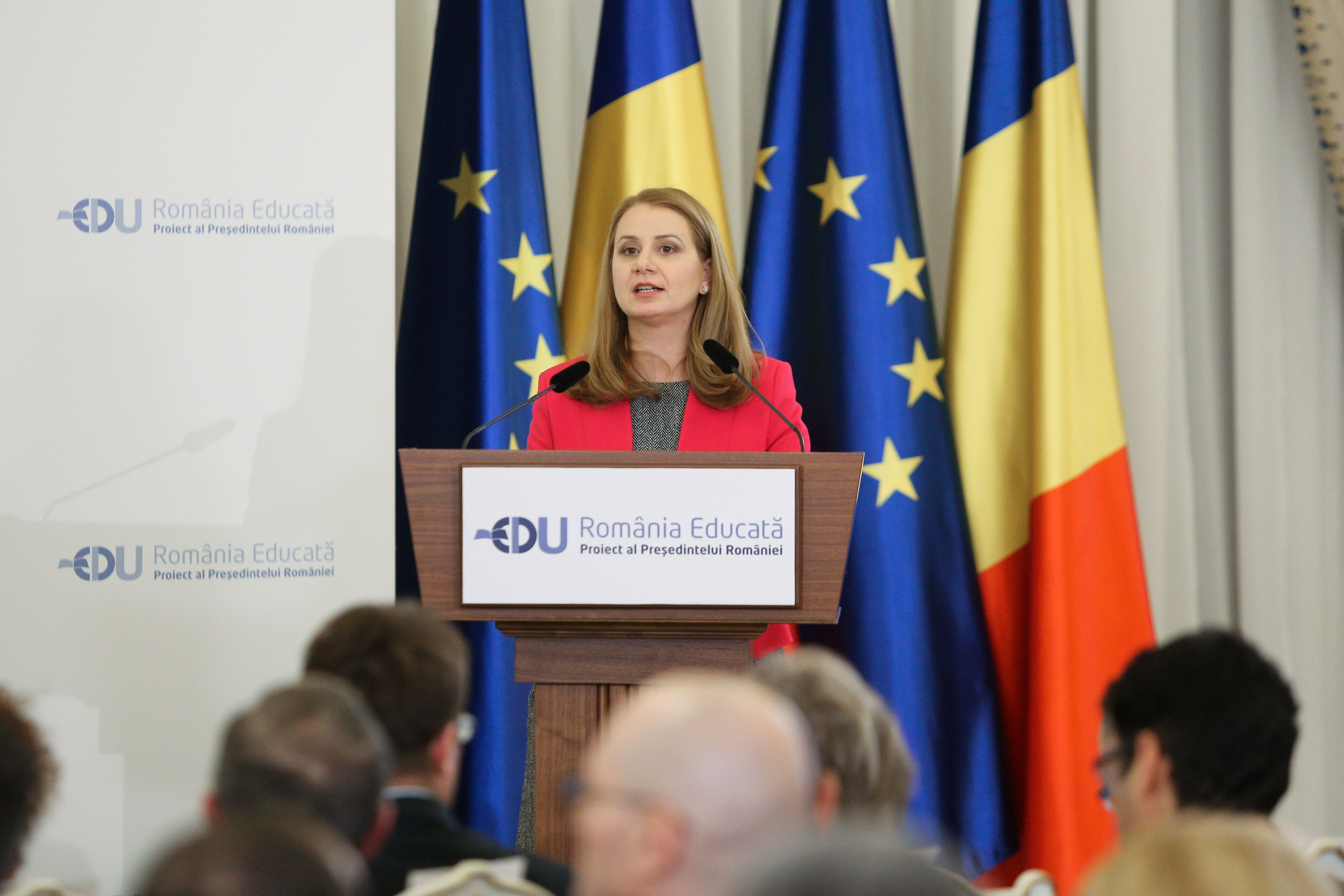 Klaus Iohannis a numit-o pe Ligia Deca la Educație. Noul ministru depune azi jurământul