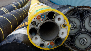 A submarine cable cross section showing the different cores, including flowline, power and signal.