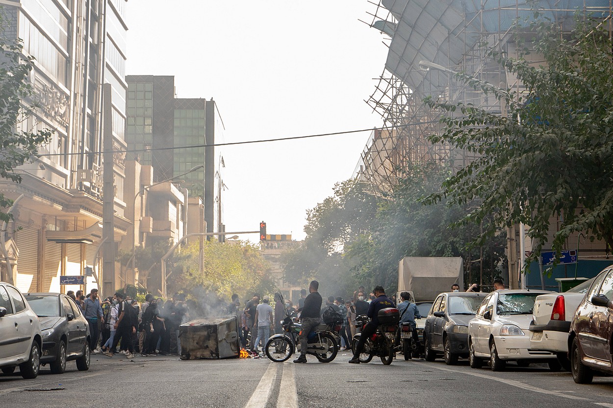 Studenții iranieni au ieșit din nou în stradă. Autoritățile de la Teheran: Pot protesta, dar să nu depășească „anumite limite”