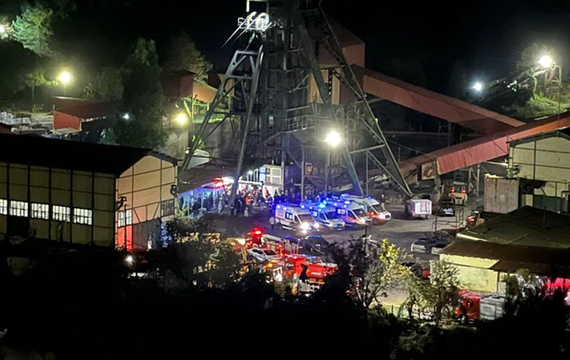 Explozie într-o mină din Turcia: Cel puţin doi morţi şi 20 de răniţi blocați în subteran