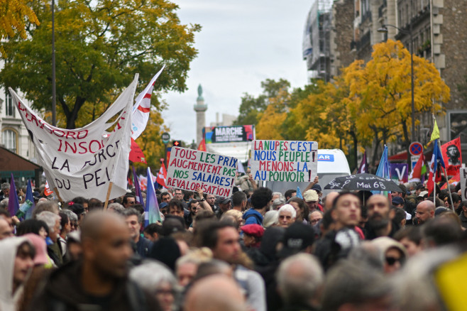 Zeci de mii de oameni protestează la Paris față de creșterea prețurilor
