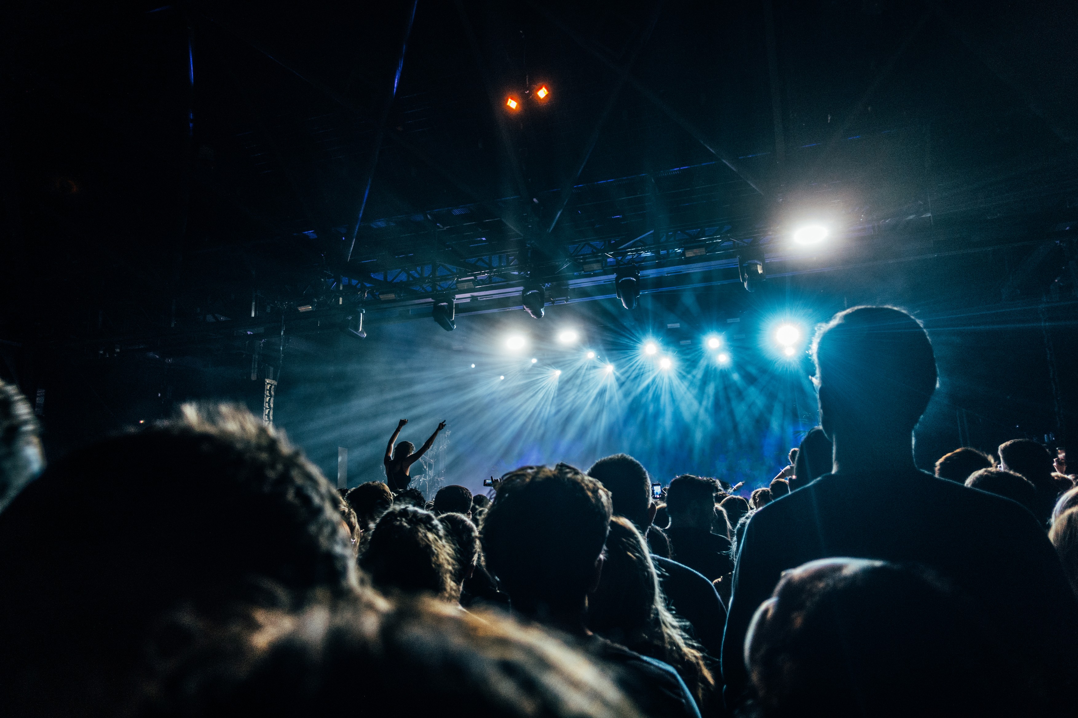 Cântăreț mort pe scenă în timpul unui concert la Paris