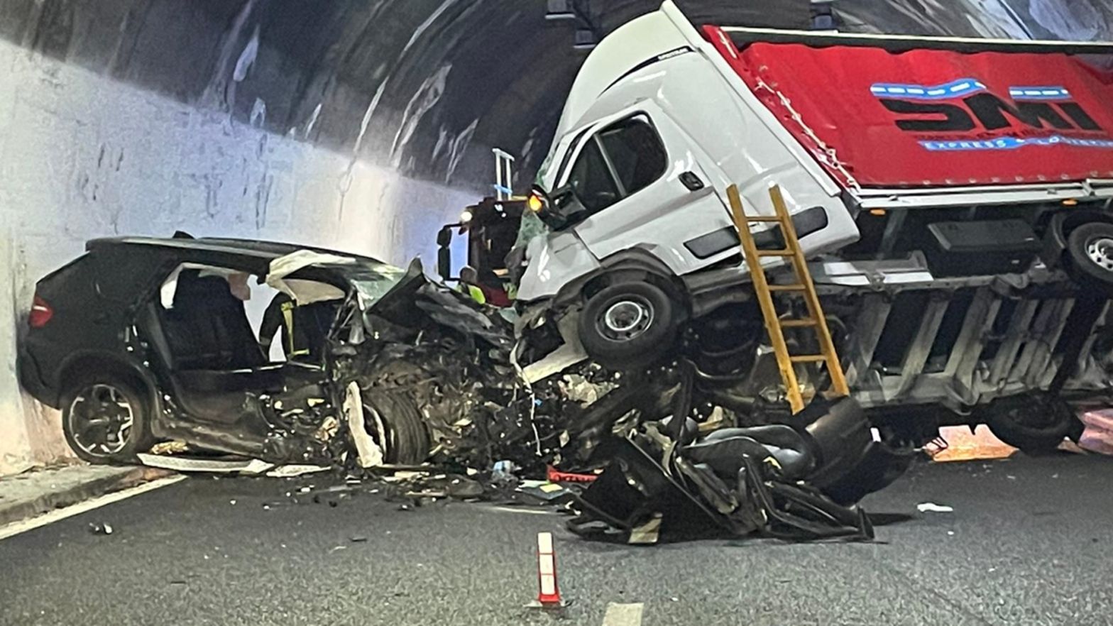 Român căutat în Italia după ce a provocat un accident cu un mort și doi răniți în timp ce mergea pe contrasens apoi a fugit