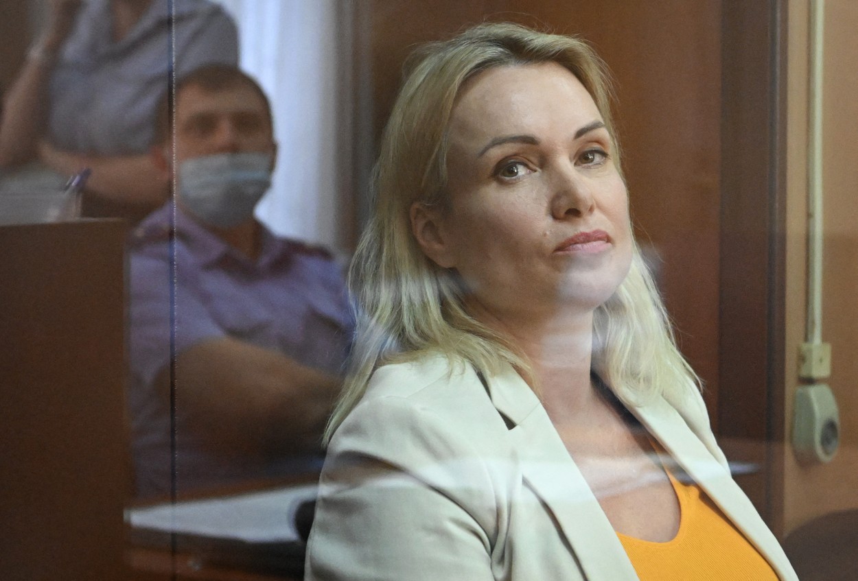 Jurnalista din Rusia care l-a criticat pe Putin în direct la TV se află „sub protecția unui stat european”