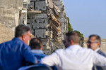 Crollo in cimitero Napoli: bare in bilico e salme visibili