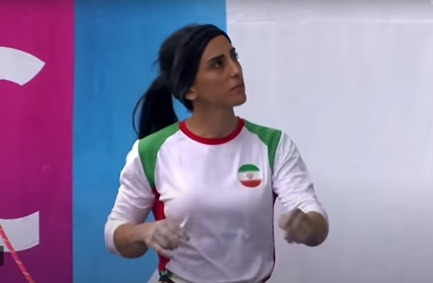 O sportivă din Iran și-a dat jos hijabul în timpul unui concurs. A doua zi a fost dată dispărută