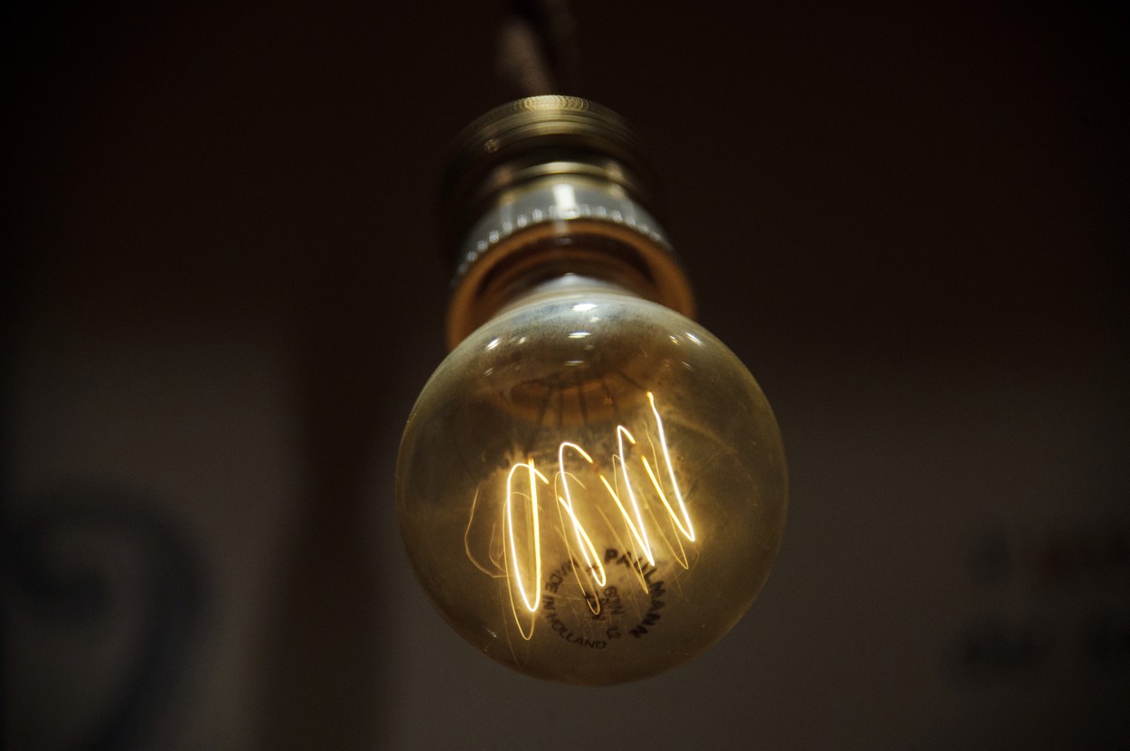 România, pe locul 4 în topul țărilor UE cu cele mai mari creşteri ale preţurilor la curent electric pentru consumatorii casnici